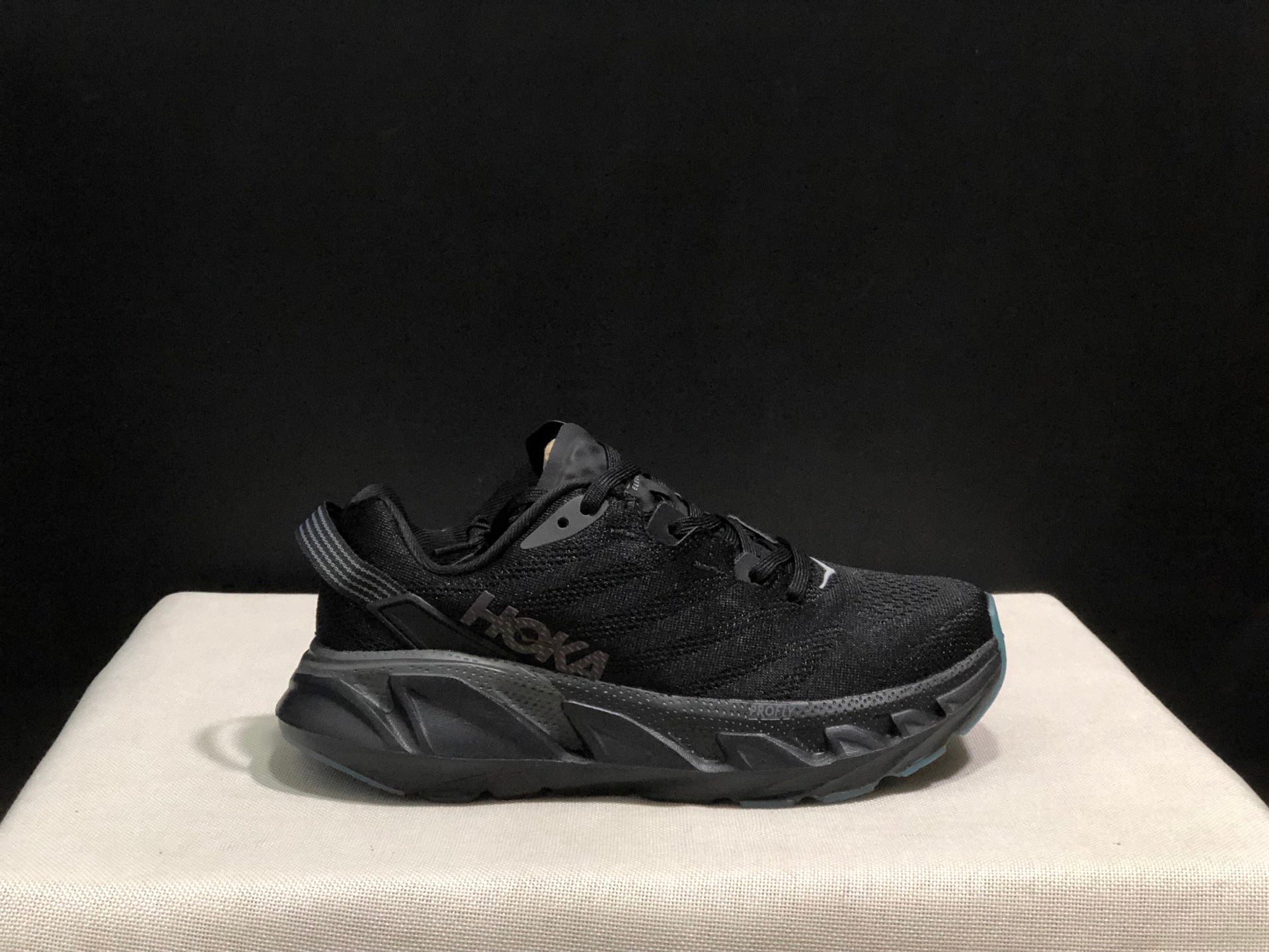 HOKA ONE ONE Elevon 2